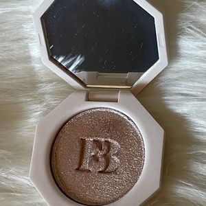 Fenty beauty highlighter